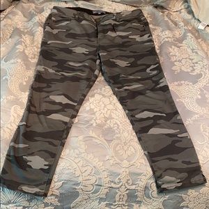 Wit & Wisdom ankle Capri Camo Jeans size 14